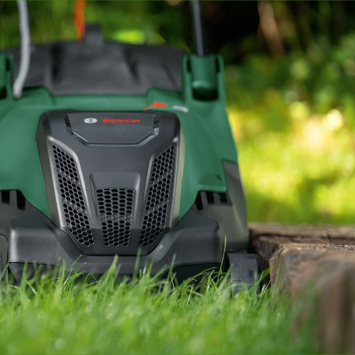 Bosch AdvancedRotak 44-750 Elektrorasenmäher, 44 cm Schnittbreite, leistungsstark und präzise 5