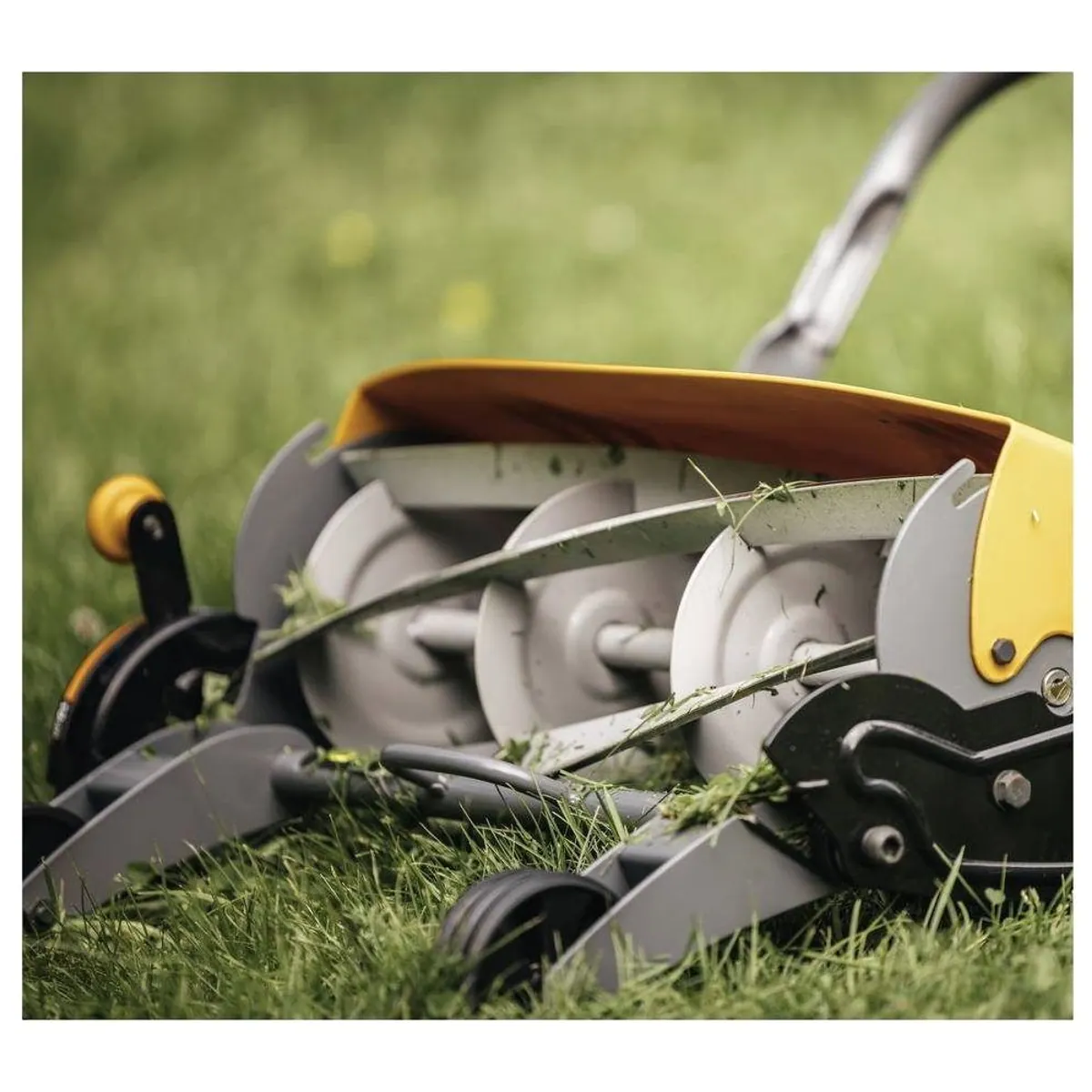 Fiskars StaySharp Max Spindelmäher, geräuscharm, höhenverstellbar, Schnittbreite 46 cm 2