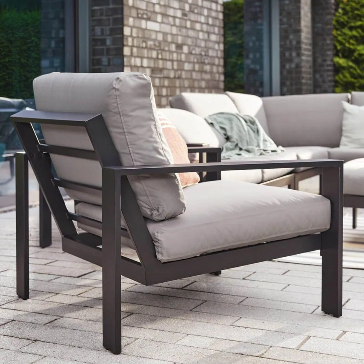 Home Deluxe Gartenlounge-Set RIO, robuste WPS-Tischplatte, pflegeleicht, modern — ideal für Outdoor 3