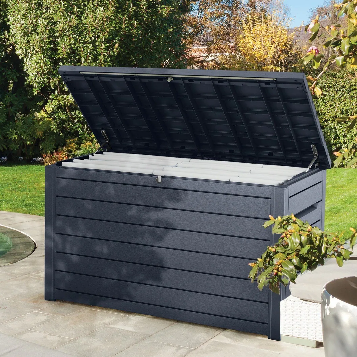 Keter Ontario Gartenbox, 870L Fassungsvermögen, UV-beständig, leicht zu öffnen 5