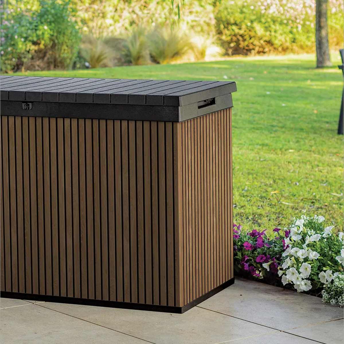 Keter Darwin Signature Gartenbox, 667 Liter, witterungsbeständig, Holzoptik 2