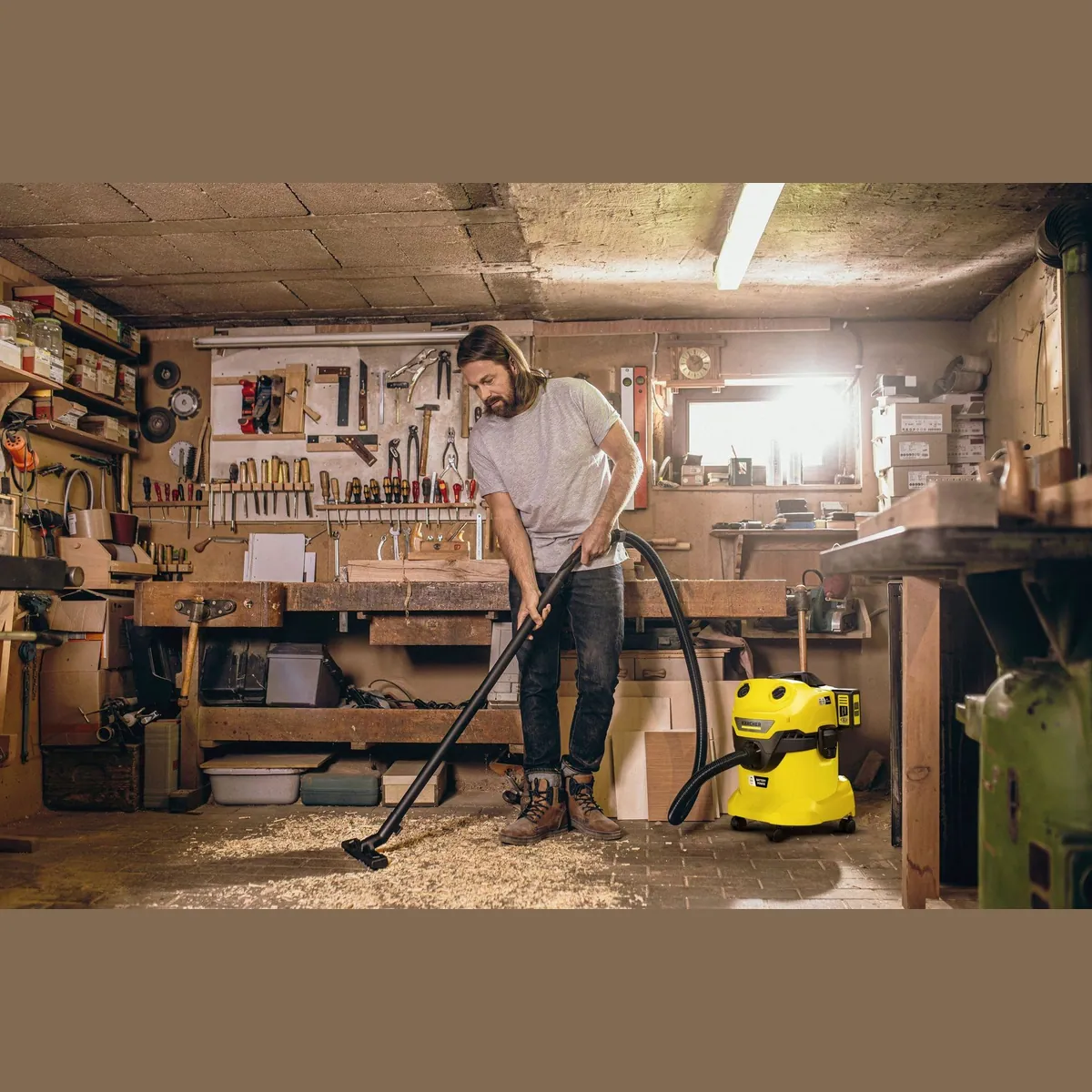 Kärcher WD 4-18 Dual Battery Set, leistungsstarker 36-V-Motor, 20 l Kunststoffbehälter, inkl. 2 Akkus 4