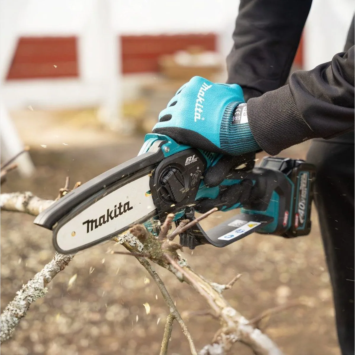 Makita UC029GZ Akku-Kettensäge, 15 cm Schwertlänge, kompakt und leistungsstark 2