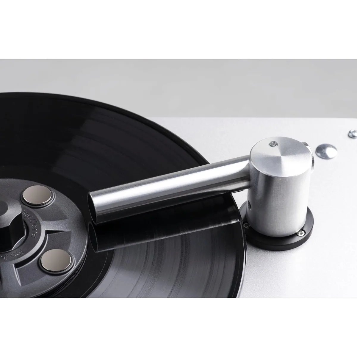 Pro-Ject VC-E2 Vinyl Cleaner, magnetische Klemme, robuster Metallarm, einfache Handhabung 3