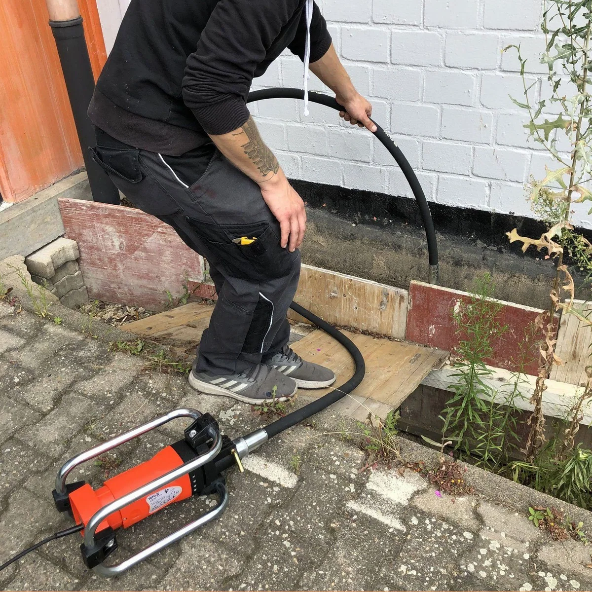 Yato Innenrüttler Betonrüttler, 2300 Watt Motor, 4 Meter Schlauchlänge 4