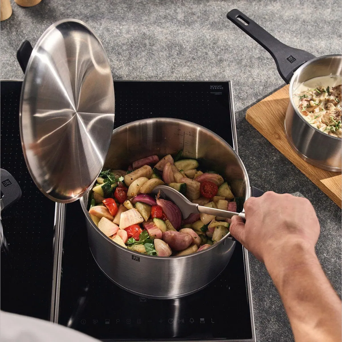 Zwilling More Topf-Set, Edelstahl 18/10, 5-teilig — stapelbar, innovativer Deckel, kühlbleibende Griffe 4